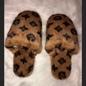 Fuzzy Comfortable Slippers